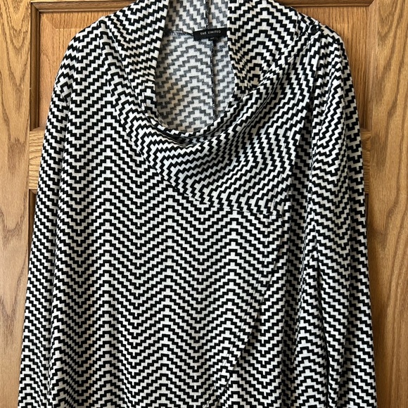 The Limited - Black and White One Button Wrap (Bobeau) Cardigan - Large - Picture 8 of 12